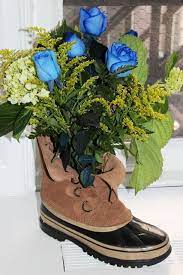 This symbol can be made of wood or flowers. Father S Day Gift Idea Diy Construction Boot Bouquet Petal Talk Father S Day Flowers Fathers Day Gifts Floral Arrangements