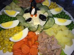 Salade Composee Salad With Tuna Vegetables And Egg سلطة الخضر بالتونة والبيض شلاظة الجردة Salad Food Cobb Salad
