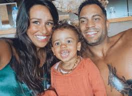 Segundo o cm apurou, a actriz está grávida, fruto da relação com guillaume lalung. Caras Rita Pereira Mostra O Rosto Do Filho Pela Primeira Vez