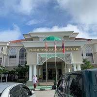 They only got a 'satisfactory' rank with the score of 64 out of 100. Fotos En Pejabat Tanah Jajahan Pasir Mas Baru Ayuntamiento