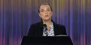 En sigue la w mostramos los audios del regaño de la ministra de las tics, karen abudinen. Cwetpgj1forbrm