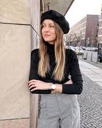 Beret Hat Turtleneck Plaid Pants Trousers Outfit French Parisian Chic Berlin Street Style Inspiration Livia Auer Htt Outfits With Hats Fashion Style