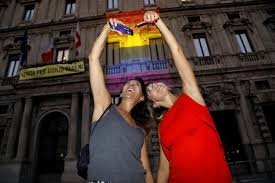 Dopo che la pandemia aveva cancellato la tradizionale parata dell'orgoglio queer, dal 18 al 27 giugno il pride torna con tantissimi iniziative e un evento all'arco della. Palazzo Marino Si Illumina Con I Colori Dell Arcobaleno Per Il Milano Pride 2021
