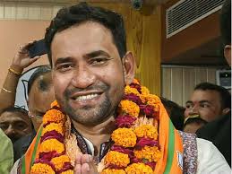 जानिए, आजमगढ़ में निरहुआ के लिए उमड़ रही भीड़ के मायने क्या हैं? | lok  sabha elections 2019: what is the meaning of the crowd that is growing up  for Nirahua in