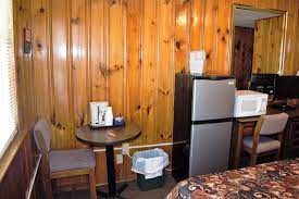 Comienza a planificar para ir a geneva on the lake. Bedroom Picture Of Anchor Motel And Cottages Geneva On The Lake Tripadvisor