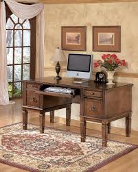 With rich traditional style infused with a european flair, the sophisticated elegance of the hamlyn dining room collection is sure to enhance the beauty of any dining room decor. Hamlyn 527 By Signature Design By Ashley Royal Furniture Signature Design By Ashley Hamlyn Dealer