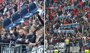 Wir begleiten das eintracht frankfurt fanmagazin mit beiträgen, interviews, podcasts. Eintracht Frankfurt Fans Remove Seats For Chelsea Tie In Crazy Scenes Football Sport Express Co Uk