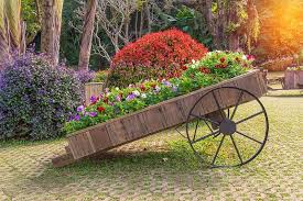 How to lay out flower beds. 25 Beautiful Flower Bed Ideas Trees Com