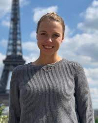 Look how graciously i'm throwing the ball up when i serve ‍. Wta Hotties 2019 Hot 100 35 Anett Kontaveit