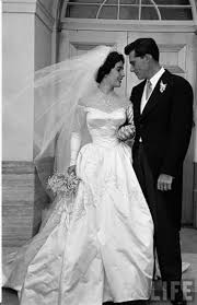 Elizabeth Taylor Wedding Nicky Hilton 1950 Gown Designed By Helen Rose Celebrity Wedding Dresses Hollywood Wedding Vintage Wedding