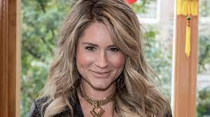 Does nikkie plessen have tattoos? Nikkie Plessen Vervoert Hondje In Peperdure Tas Rtl Nieuws