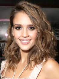 Her length is about three fourths down her neck when wet. 10 Best Jessica Alba Hairstyles Haircuts Over The Years