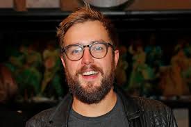 From the story love island 2019 *completed* by anne_writes_ (a✨🖤) with 522 reads. Winter Love Island Iain Stirling Confirms Return To Second Show Radio Times