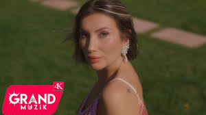 Mine Ayman'dan “Ben Kimselere Yar Olmam”