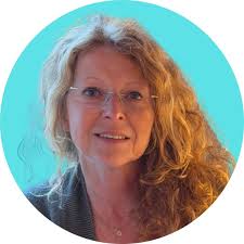 Hey guys! I've recently moved to the area and wondered if there are any  doggy friends that would be up for walks? Or dog walking groups? This is my  lab Brody 🐶