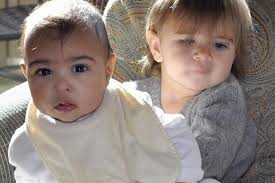 North West u nježnom zagrljaju rođakinje Penelope