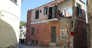 Nel decreto Genova spunta il condono edilizio per l'isola di Ischia ...