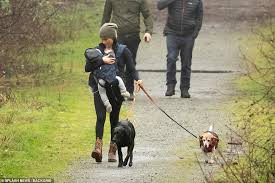 Related story the royal family … Meghan Markle Wears Kamik Boots Madewell Beanie On Dog Walk In Canada Sussex Style Watch