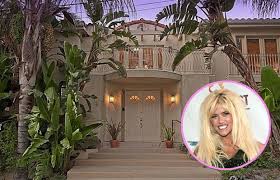 Anna Nicole Smith S Former Home Finally Sells All Proceeds Go To Daughter Anna Nicole Smith Anna Nicole Celebrity Mansions