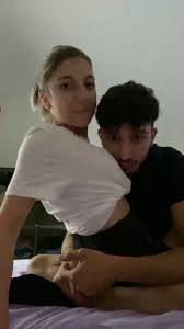 TE LO SUCCHIO UN PO IN PUBBLICA - Teen Milanese | Solopornoitaliani