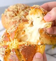 This cheesy garlic bread has been pictured repeatedly on my website since the beginning of time. Resep Korean Cheese Garlic Bread Roti Yang Viral Di Korea Kumparan Com