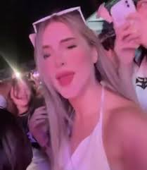 Iris Rowan (@iris.rowan2)