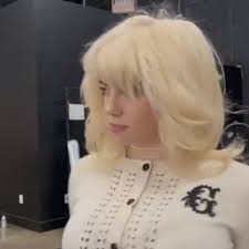 May 03, 2021 · billie eilish recently shocked fans by ditching her green hair and going platinum blond, a process that took more than a month and required her to keep the progress under wraps with a wig. Liam Predicts On Twitter In 2021 Billie Billie Eilish Blonde Billie Eilish
