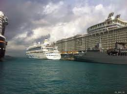 The allure of the seas is considered a mass market. Aida Aidaaura Vs Allure Of The Seas Caribbean Sea Bahamas Nassau Mapio Net