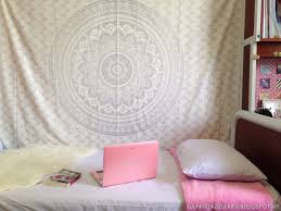 Kain ela murah warna putih. Hias Bilik Dengan Tapestry The Daily Jaji