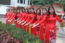 Duyên dáng áo dài Việt Nam