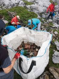 At action planet we believe that hands on learning is a very important tool to help children get a deeper understanding as to why it is important not to litter and respect the environment. Geld Fur Clean Ups Die Alpen Schweizer Alpen Club Sac