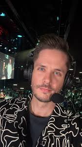 Mitch Leslie (@ubershouts)