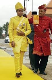 This page is about tengku zubaidah binti tengku norudin,contains rihana oksana talks about sultan muhammad v's previous.,ismail petra of kelantan,gambar warisan permaisuri melayu puteri sultan menjadi dymm johor darul takzim di rebanas,royalty & their jewelry and more. Tengku Muhammad Ismail Education