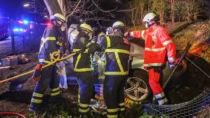 Das müssen nun staatsanwälte nach einer großrazzia in rheindorf prüfen. Beerdigung Von Roma Grossfamilien Mitglied In Leverkusen Rt De