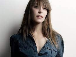 She released her first album monarch in 1999 and has since released four. Feist Encourages Voter Turnout In Wisconsin With New Cover Of Cat Stevens Trouble Mxdwn Music