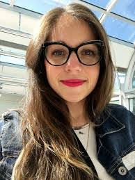 Vera Buxton's Instagram, Twitter & Facebook