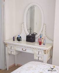 Makyaj Masasi Ve Ayna Dizayn Makeup Table And Mirror Design Mobilya Aynalar Furniture