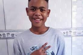 Contra violência policial, favelas processam estado do Rio