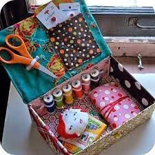 Après un petit ponçage des caisses, un coup de peinture de plusieurs couleurs sympa et elles se fixent au mur. 17 Idees Pour Recycler Les Boites A Chaussures