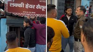 (Controversy-Salon in Dehradun with Hindu Name दून में मुस्लिम युवक हिंदू नाम से चला रहा था सैलून, क्यूआर कोड ने खोली पहचान;  बजरंग दल ने बंद कराई दुकान - doon salon controversy muslim youth allegedly  ran shop under