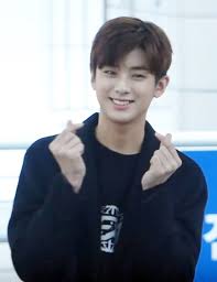 4 runaways trying to survive and make ends meet struggle day by day. Kim Min Kyu Entertainer Wikipedia