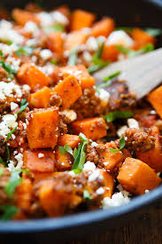 Das hackfleisch zusammen mit der zwiebel und dem knoblauch anbraten. Susskartoffel Hackfleisch Pfanne Mit Feta Kochkarussell