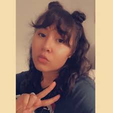 Anya Chalotra, the actress who plays Yennefer in The Witcher, recently  expressed that she misses working with Henry Cavill: "He knows what Geralt  has to do, I mean Henry and Geralt are