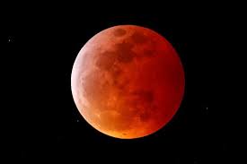 Pada 28 juli 2018 mendatang, bulan akan berada di titik apogee atau titik terjauh dari bumi. Gerhana Bulan Total Super Blood Moon Terjadi 26 Mei 2021 Di Indonesia Cek Lokasi Dan Jamnya Pikiran Rakyat Com