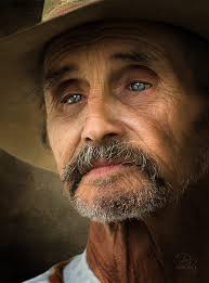 Jeff Heotzler #j17 ... 2018 Modified feature winner. D. Larsen photograph