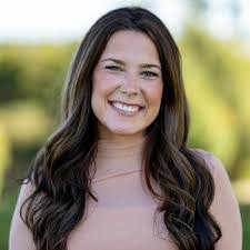 Betsy Kline's Instagram, Twitter & Facebook