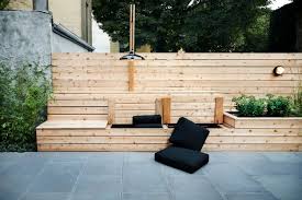 Le Banc De Rangement Un Meuble Fonctionnel Qui Personnalise Le Decor Archzine Fr Rangement Jardin Banc De Rangement Joli Jardin