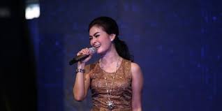 Read story kisah kasih di sekolah by archie_dette with 3,294 reads.story 1 : Iis Dahlia Melongo Dengar Lagu Tum Hi Ho Halaman All Kompas Com