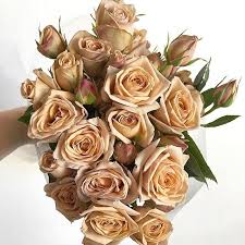 Happppy Friday Flower Friends We Are In Full Christmas Mode Over Here Loving The Smell Of Christmas Greens And B Spray Roses Brown Flowers Seasonal Flowers