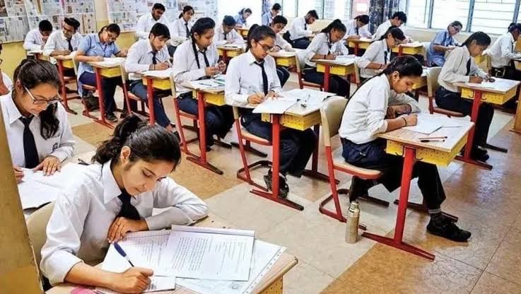 यूपी बोर्ड 10वीं-12वीं मार्कशीट में होने जा रहा बड़ा बदलाव, फटेगी-गलेगी  नहीं, फोटो कॉपी किया तो…, Uttar-pradesh Hindi News - Hindustan